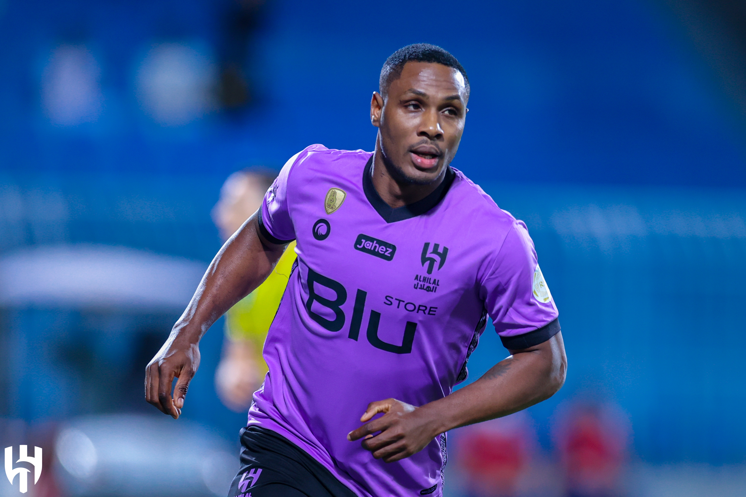 九游体育官方网站今晨西汉姆备战中超，防线松动细节曝光，气氛紧张，心理建设被强调的简单介绍